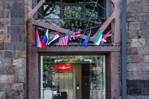 London Hotel, Yerevan