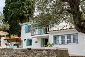 Michael's Country House, Stafylos