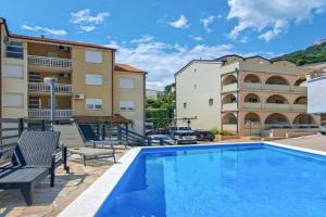 Awesome Apartment In, Baska Voda