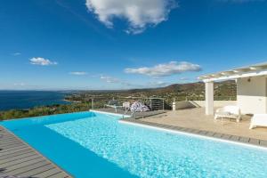 Villa Serenity, Capitana