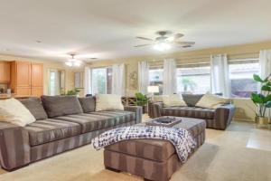 1 Mi to Empire Polo Club Spacious Home! Guest house, Indio