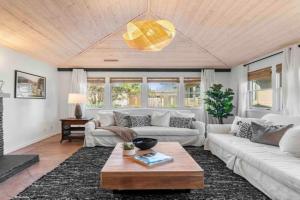 Upscale Uptown retreat home with HotTub and Views Guest house, Sedona
