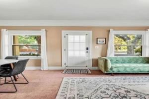 Stylish 1920s Downtown unit with HotTub Guest house, Flagstaff