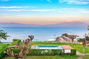 Casa Lugana 20 - monolocale con piscina fronte lago, Sirmione