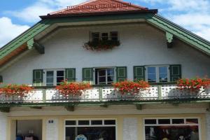 Ferienwohnungen Schneiderhäusl inkl. Chiemgaukarte Apartments, Ruhpolding