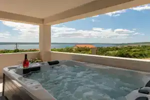 Lovely Apartment In With Wifi, Rovanjska