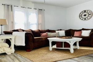 The Chic Shack / Centrally Located 2BR/1BA Home Apartments, Evansville