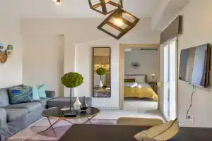 Hydra apartment, Patras