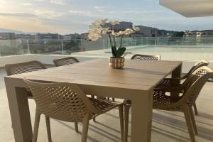 White luxury apartment, Trikala