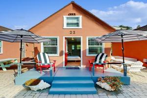 Sandcastle Cottage 22 - Historic oceanfront studio with direct beach access, Oceanside