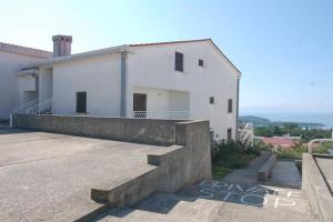 Apartments with parking space, Krk - 21857, Njivice