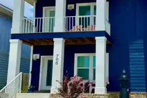 Downtown, Bay Views, Fish Market, and Blue Angels! Guest house, Pensacola