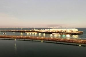 Serenity Short Stays - Sea La Vie - 3brm Penthouse at Waterfront, Darwin
