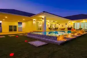 Private Modern 3 Bedroom Pool Villa! AV1, Ban Nong Khon