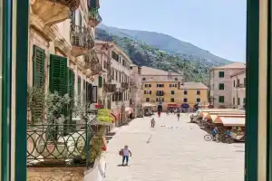 Spacious 1Bedroom on the Main Square of, Kotor