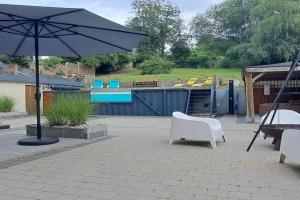 Gîte Ô 29 #CONTAINER POOL#JACUZZI# Guest house, Namur