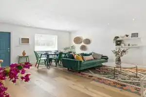 Stylish 2 BR condo - close to Riverwalk Guest house, Fort Lauderdale