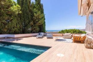 Villa con Piscina y vistas al mar, Rincon de la Victoria