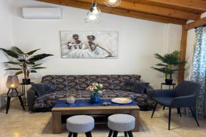 Alleyhouse 83, Kremasti