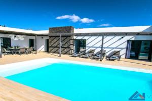 229 - Villa Lanson by Villas Now Ltd, Playa Blanca