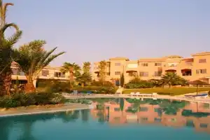 Award-winning 3-bedroom apartment near beach, Paphos