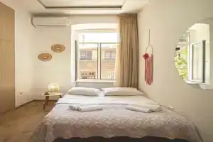 Cozy Studio Apartment In the Center - By Wehost, Tbilisi
