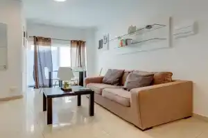 Tranquil Retreat Steps from St Julians Action Apartments, Pembroke