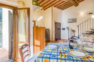 Tuscan Sun With Shared Pool - Happy Rentals Apartments, Radicondoli