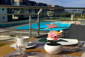 Apartment Sea heated Pool with Parking - Promenade Cannes, Bredene