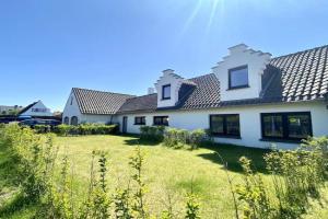 P25 Luxueuze villa met 5 kamers voor 10 personen, 760m van strand met garage en tuin, Koksijde