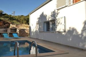 House Josin san, Vinisce