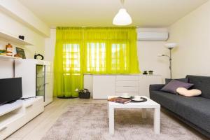 Radiant Retreat - Bright 1BD Haven in by Flat Manager Apartments, Plovdiv