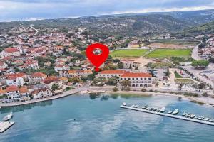 Apartments by the sea, Brac - 22158, Postira