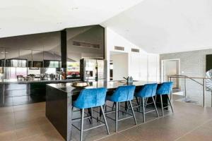 Modern spacious 3 bedroom penthouse in Enmore, Sydney