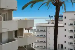 Benalbeach Bliss Seafront Retreat with Balcony Apartments, Torremolinos