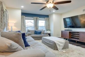 Charming Home with Spacious Deck!, Cincinnati
