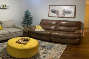 *3 blocks from AT&T Stadium* 2 bedroom-sleeps 6, Arlington