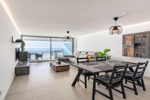 Serene Seaview Retreat in Higueron: 2BR Oasis Apartments, Mijas