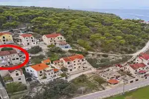 Apartments with parking spaces, Brac - 22150, Postira