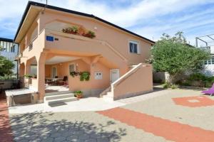Apartment Tomi, Vir