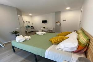 OnlyRoomsRhoFIERA, Rho