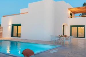 Gemini Villas, Theologos