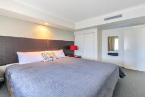 Resort Style Escape King Bed Pool Balcony, Darwin
