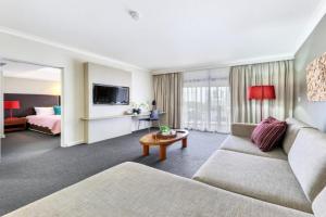 Resort Style City View King Bed Pool Balcony, Darwin