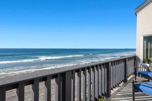 2BR Oceanfront Condo - Private Balcony - Spacious Guest house, Carlsbad