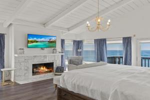 Romantic Getaway - Luxury Oceanfront Studio - Private Balcony - Fireplace, Carlsbad