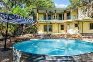 Urban Cowboy Villas - Heart of 704, Austin