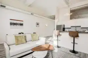 CozySuites - 2BR with Direct Skybridge Access #5, Indianapolis