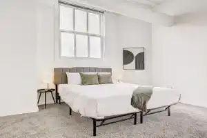 CozySuites - 2BR with Direct Skybridge Access #4, Indianapolis