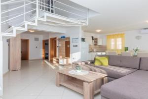 Apartments Mimoza, Baska